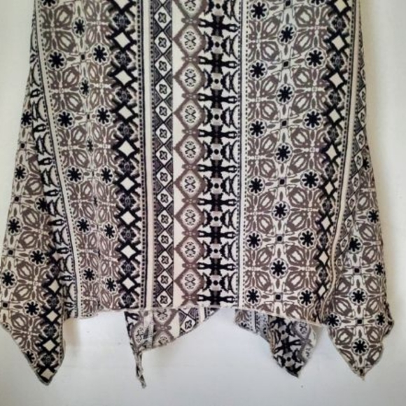 Hollister Abstract Tank - Picture 4 of 4